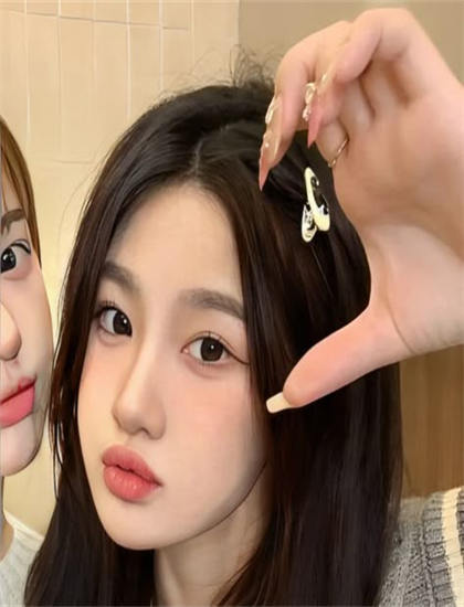 内射纹身妹妹再掰开看看色彩运用解析：色调选择与情绪表达分析，收藏必备